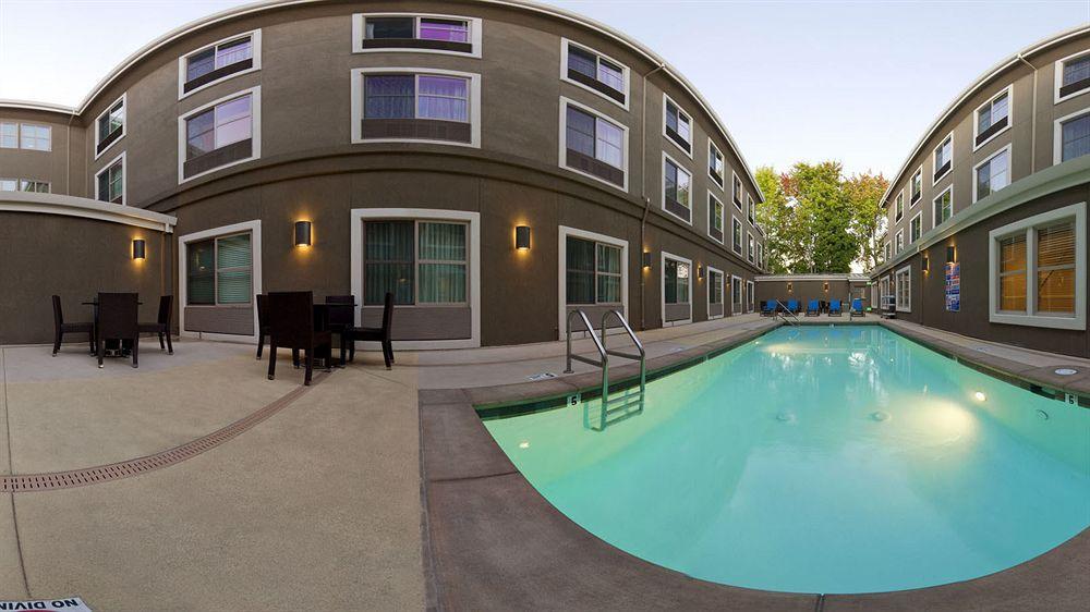 Holiday Inn Express Hotel & Suites Santa Cruz By Ihg Exterior foto