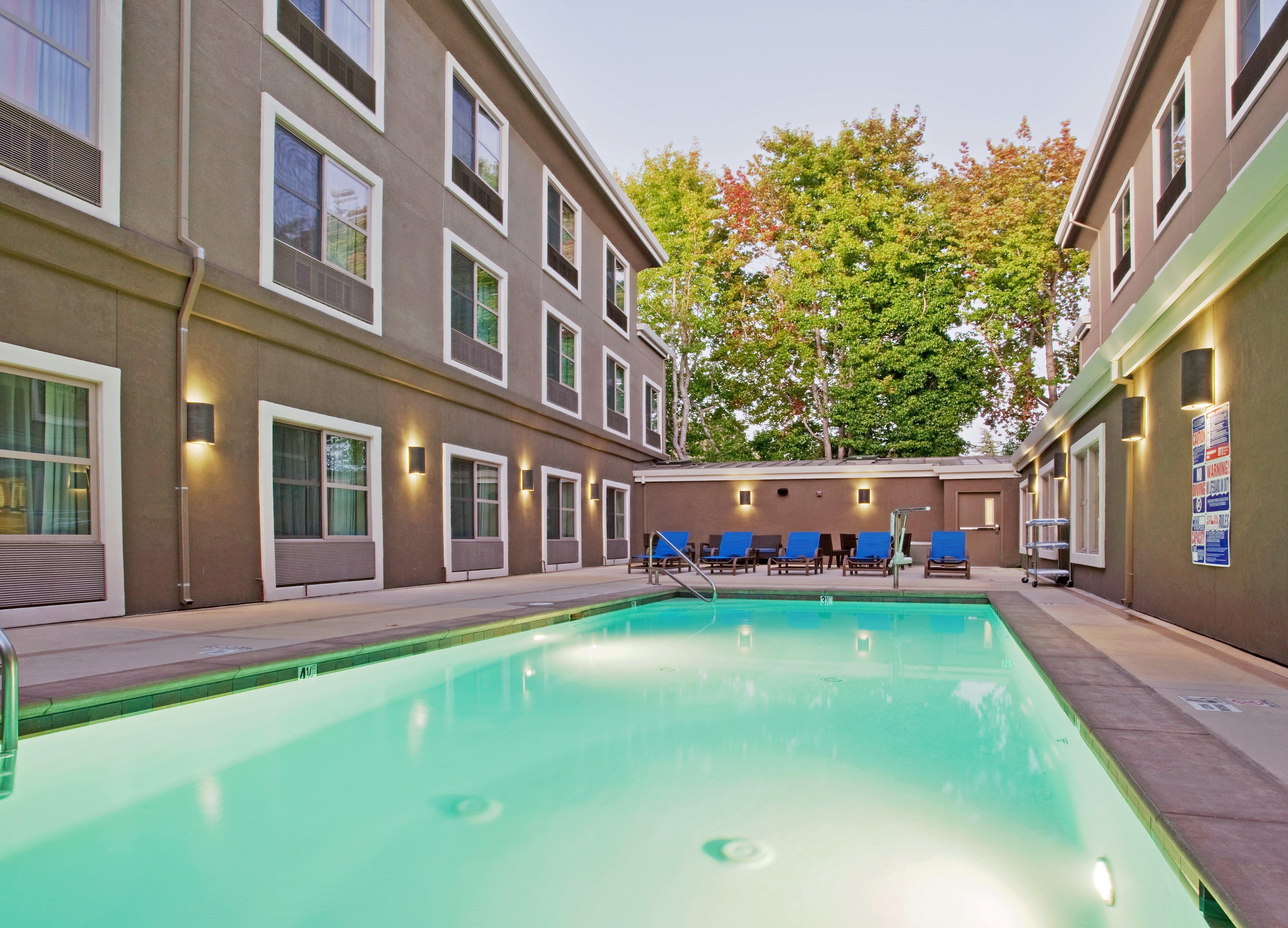 Holiday Inn Express Hotel & Suites Santa Cruz By Ihg Exterior foto