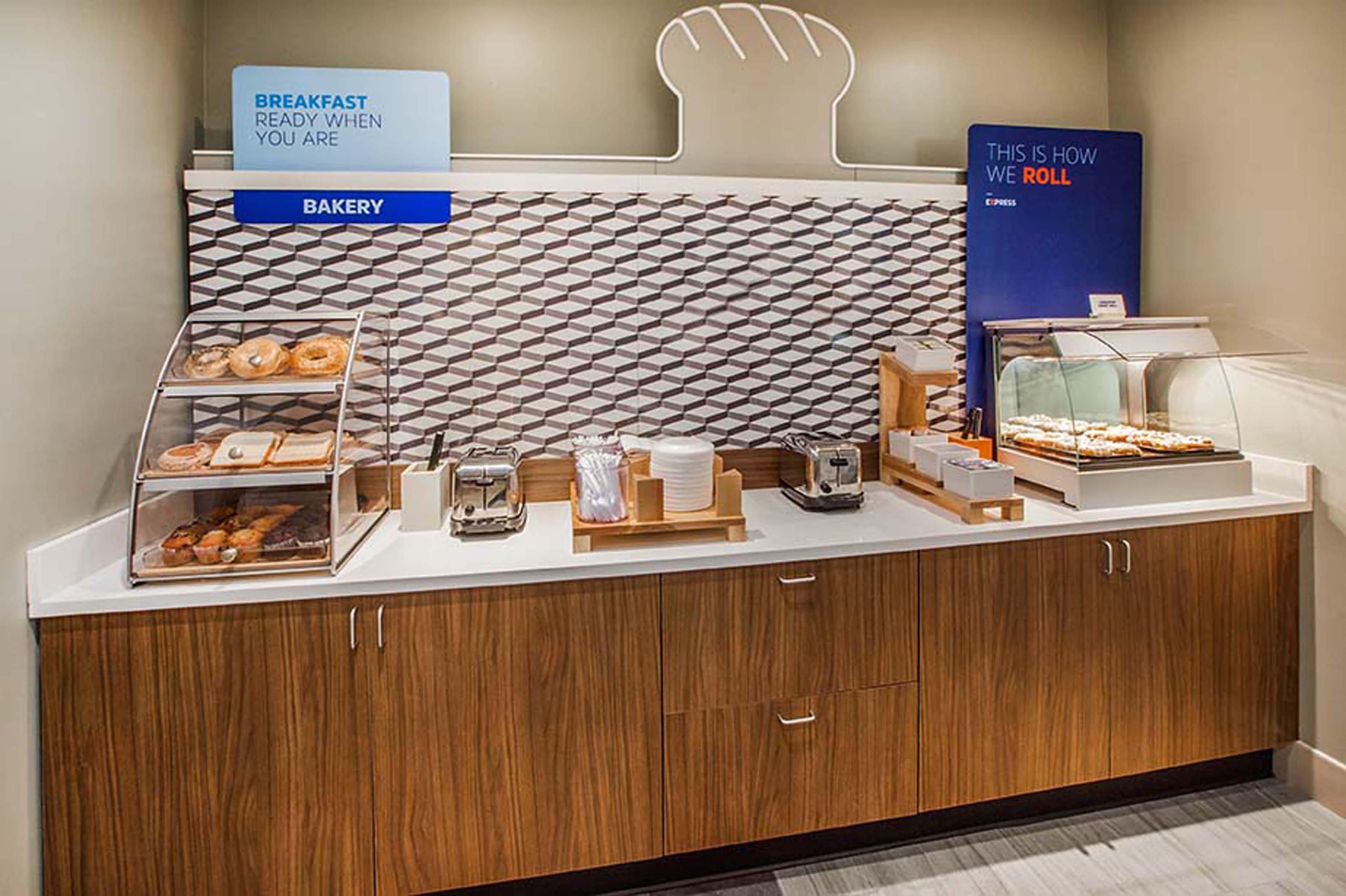 Holiday Inn Express Hotel & Suites Santa Cruz By Ihg Exterior foto